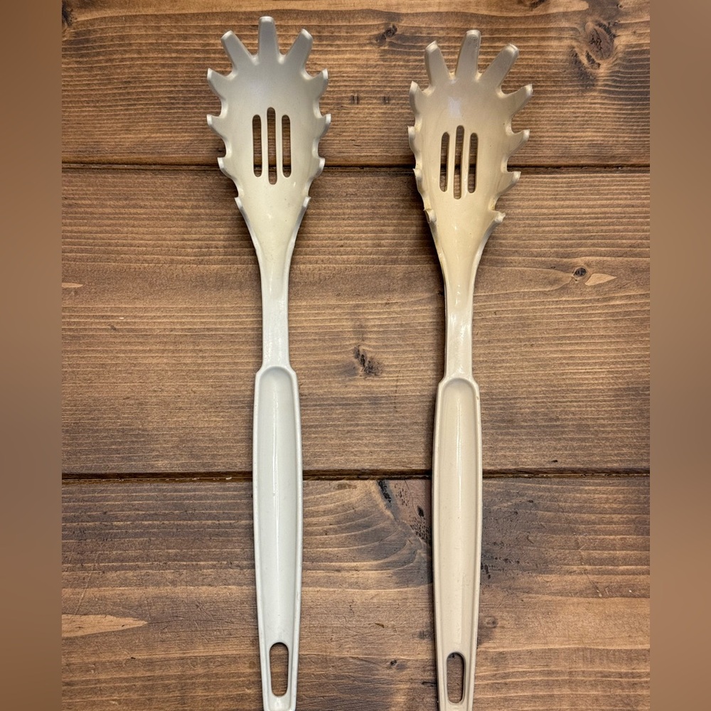 Ekco Vintage Almond Tan 11" Plastic Spaghetti Pasta Serving Spoon Classic Lot